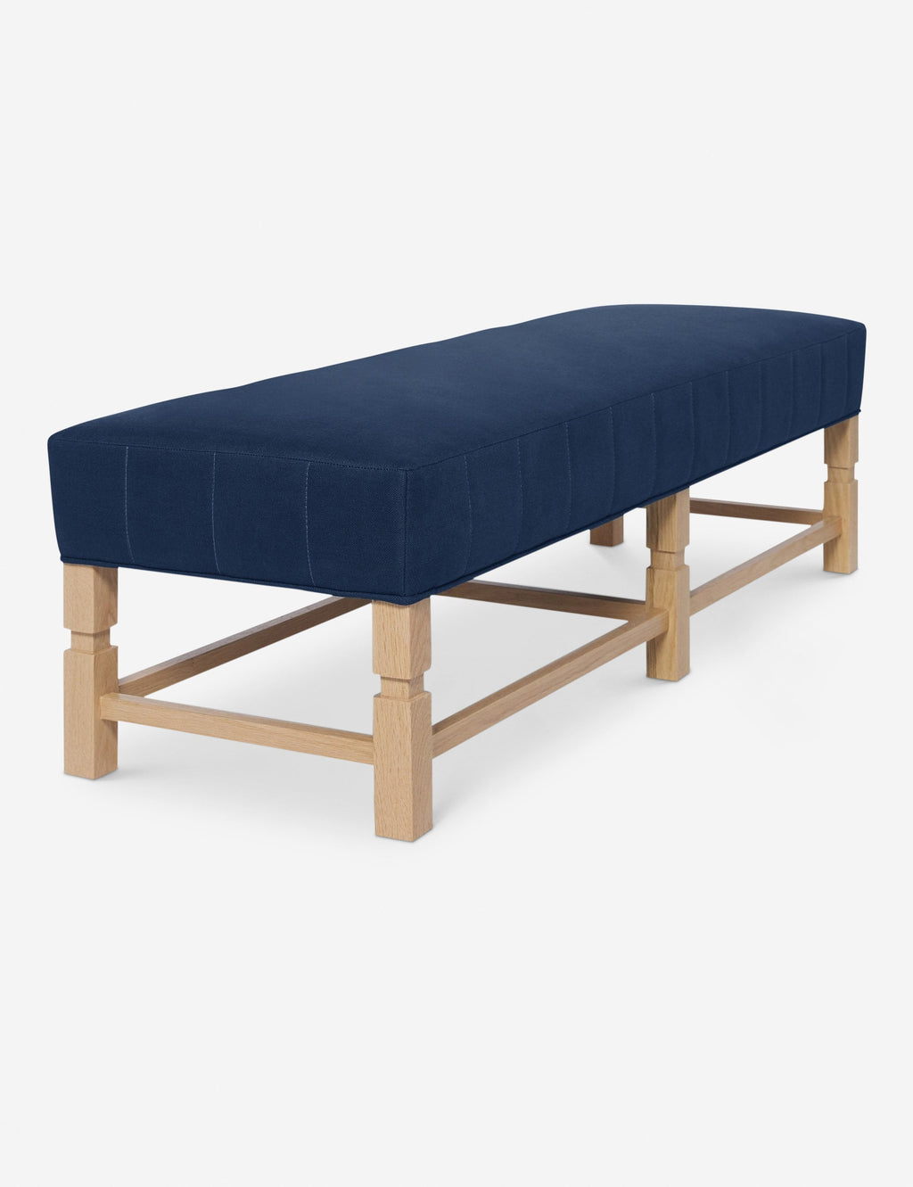 Banc – Alliant un style sur mesure à des matériaux classiques, ce banc rembourré est l'incarnation du confort intemporel.