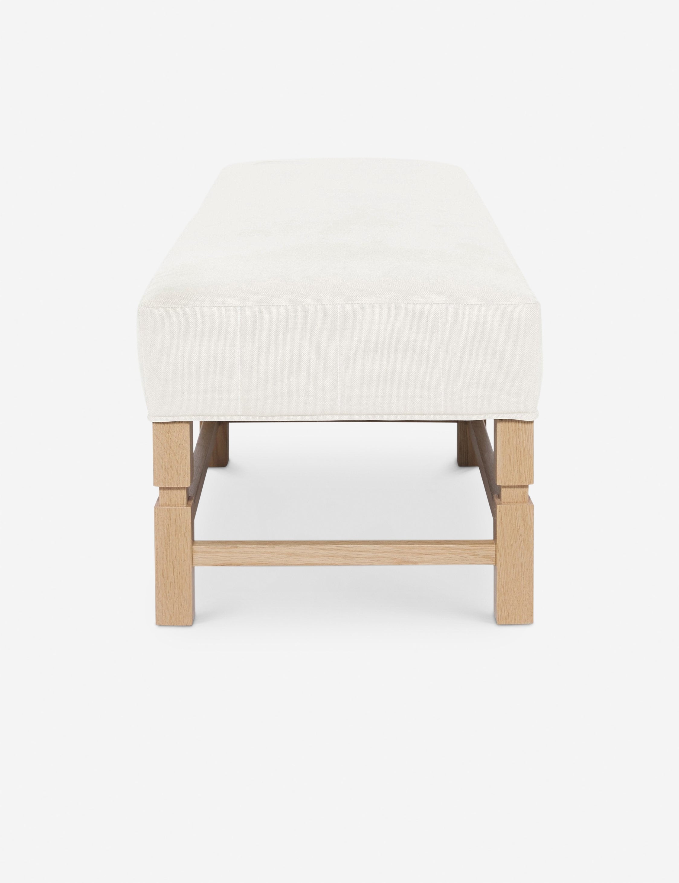 Banc – Alliant un style sur mesure à des matériaux classiques, ce banc rembourré est l'incarnation du confort intemporel.