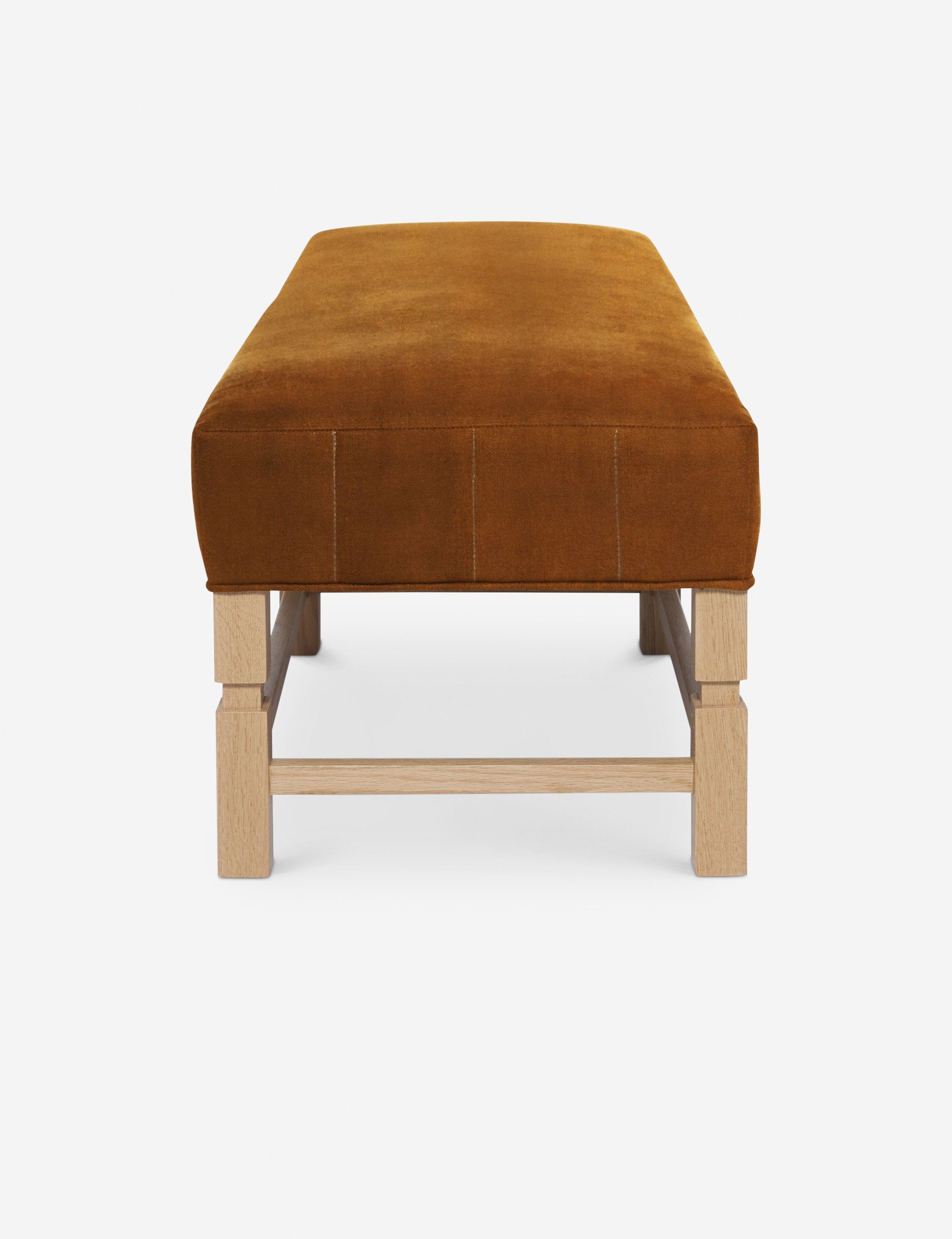 Banc – Alliant un style sur mesure à des matériaux classiques, ce banc rembourré est l'incarnation du confort intemporel.