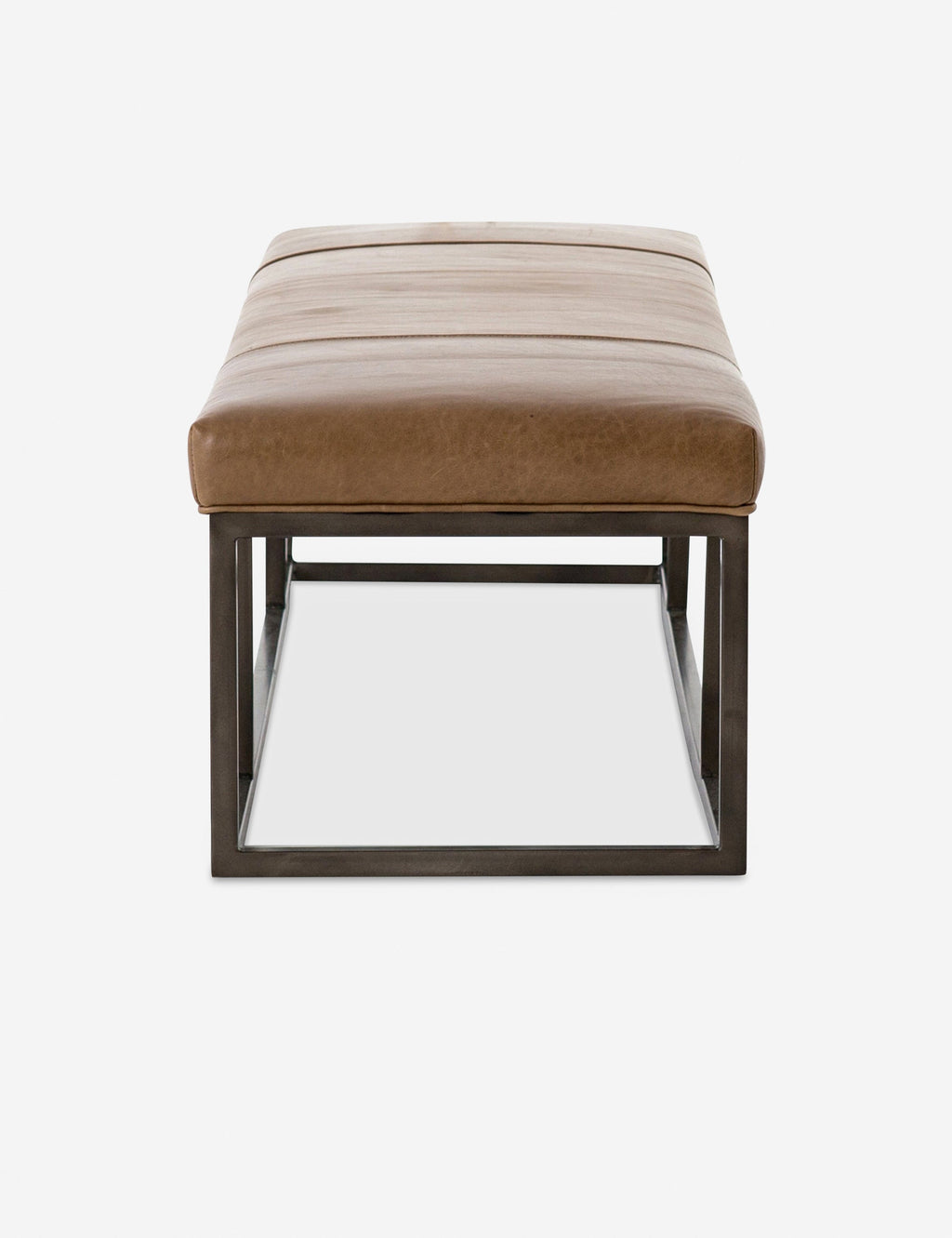 Banc en cuir - Une pièce moderne qui s'intègre à diverses esthétiques, ce banc rembourré en cuir peut être agencé dans des entrées de style industriel