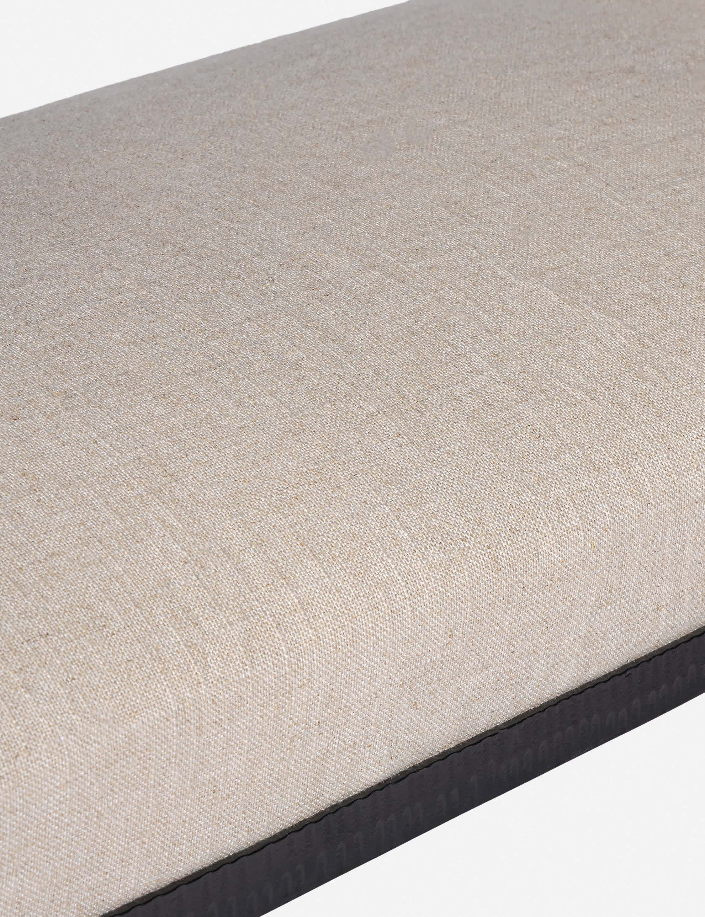 Bench - allie un design réfléchi à des matériaux durables, créant des pièces intentionnelles conçues pour s'intégrer harmonieusement à votre espace