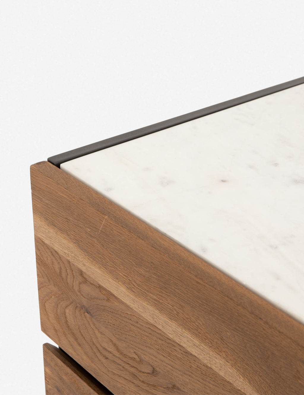 Commode - Améliorez votre chambre avec cette commode élégante et abordable, dotée d'une structure laquée grise contrastant avec six tiroirs en chêne fumé