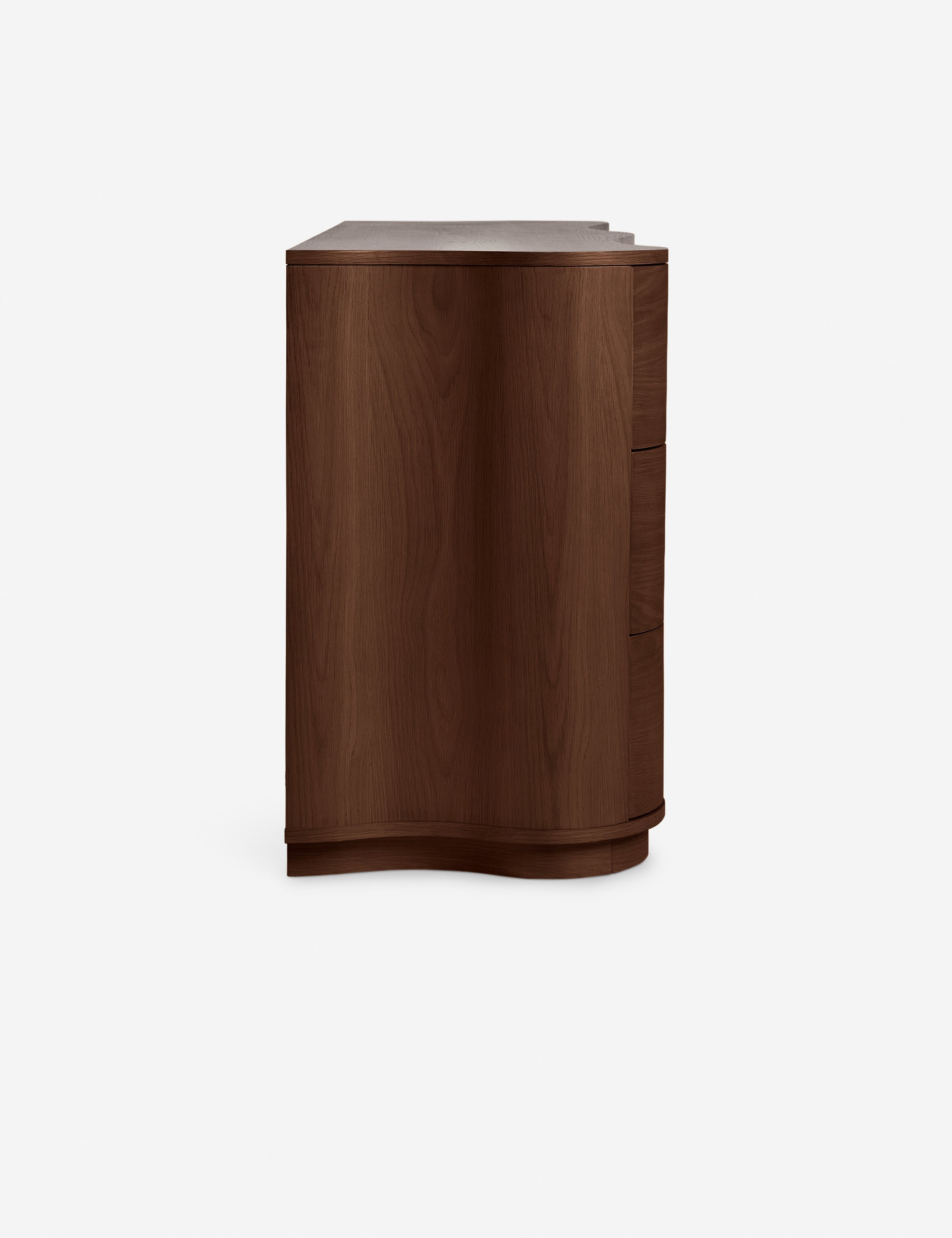 Dresser – Célébrée pour ses céramiques et ses designs audacieux, apporte son sens du raffinement et une touche d'espièglerie à une