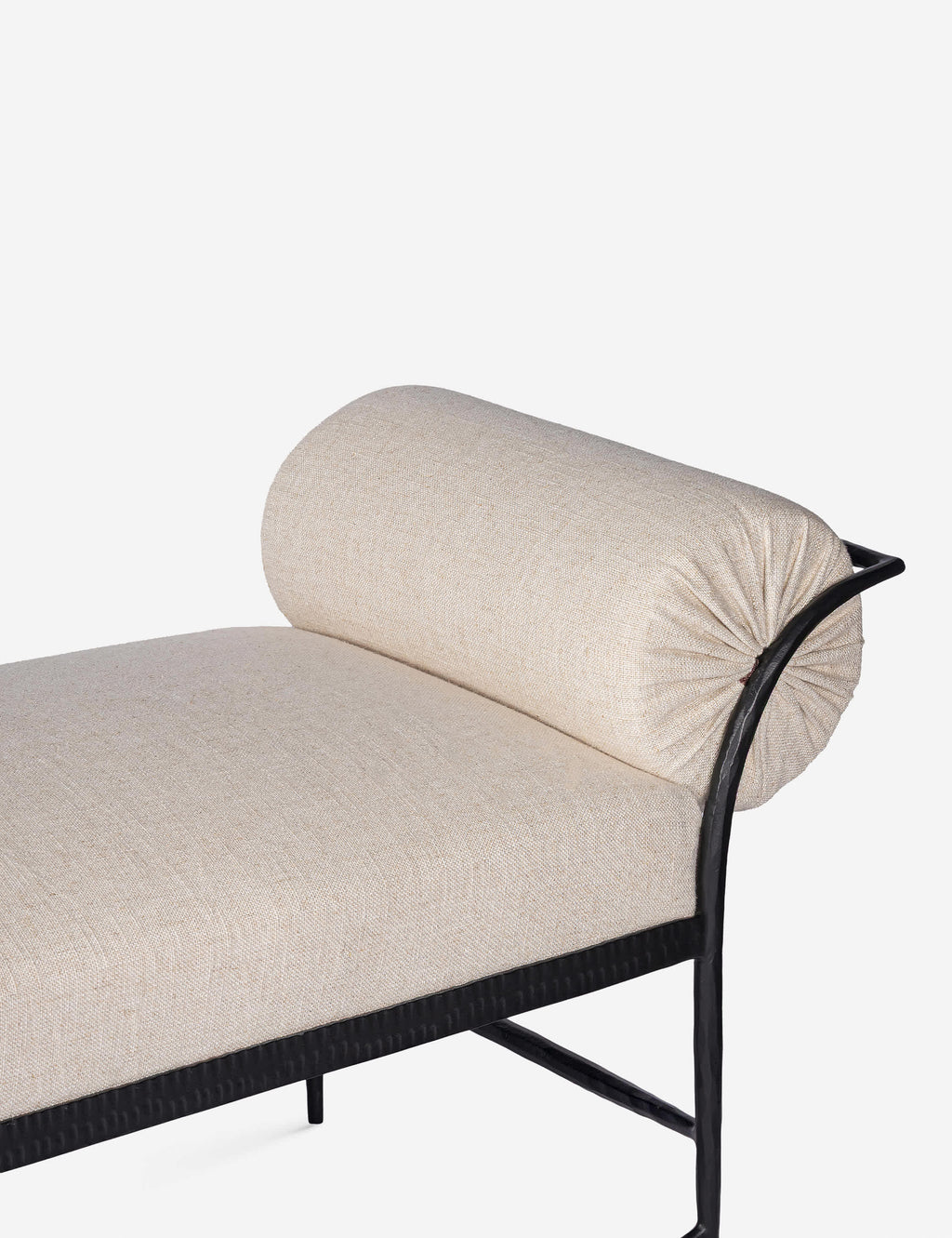 Bench - allie un design réfléchi à des matériaux durables, créant des pièces intentionnelles conçues pour s'intégrer harmonieusement à votre espace