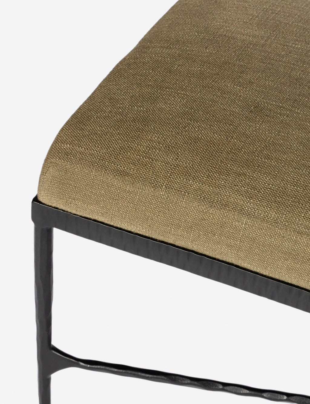 Banc - allie un design réfléchi à des matériaux durables, créant des pièces intentionnelles conçues pour embellir votre espace
