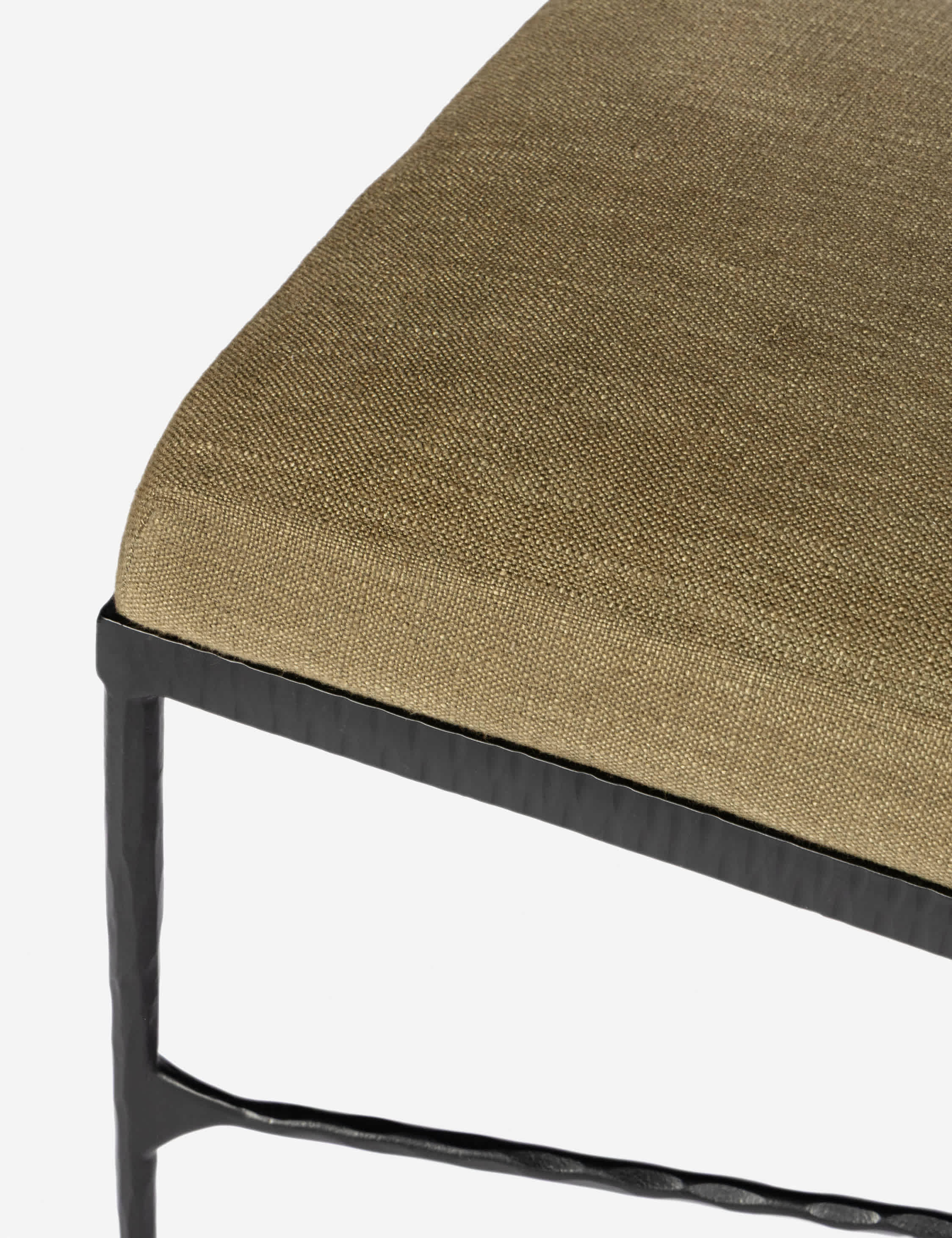 Banc - allie un design réfléchi à des matériaux durables, créant des pièces intentionnelles conçues pour embellir votre espace