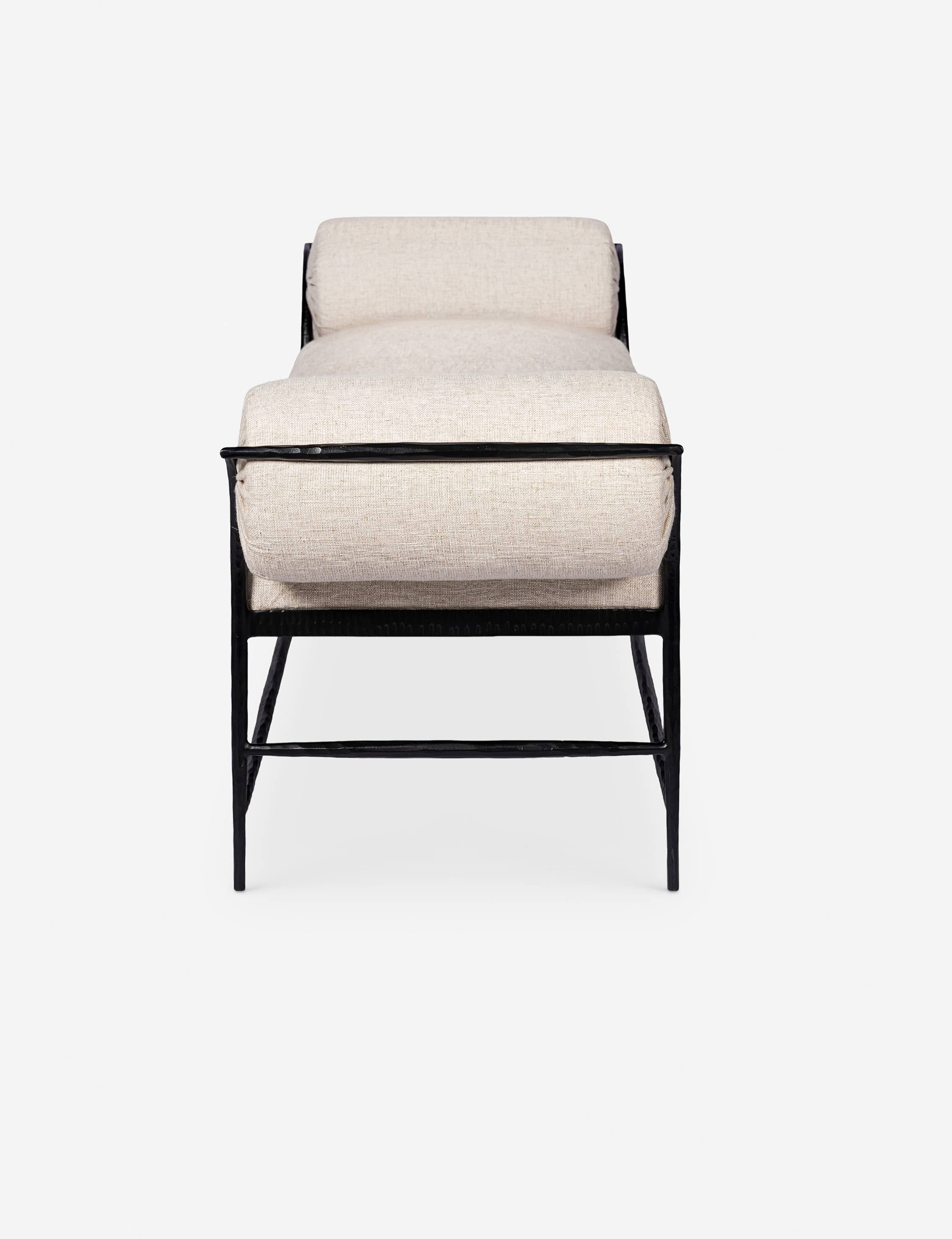 Bench - allie un design réfléchi à des matériaux durables, créant des pièces intentionnelles conçues pour s'intégrer harmonieusement à votre espace