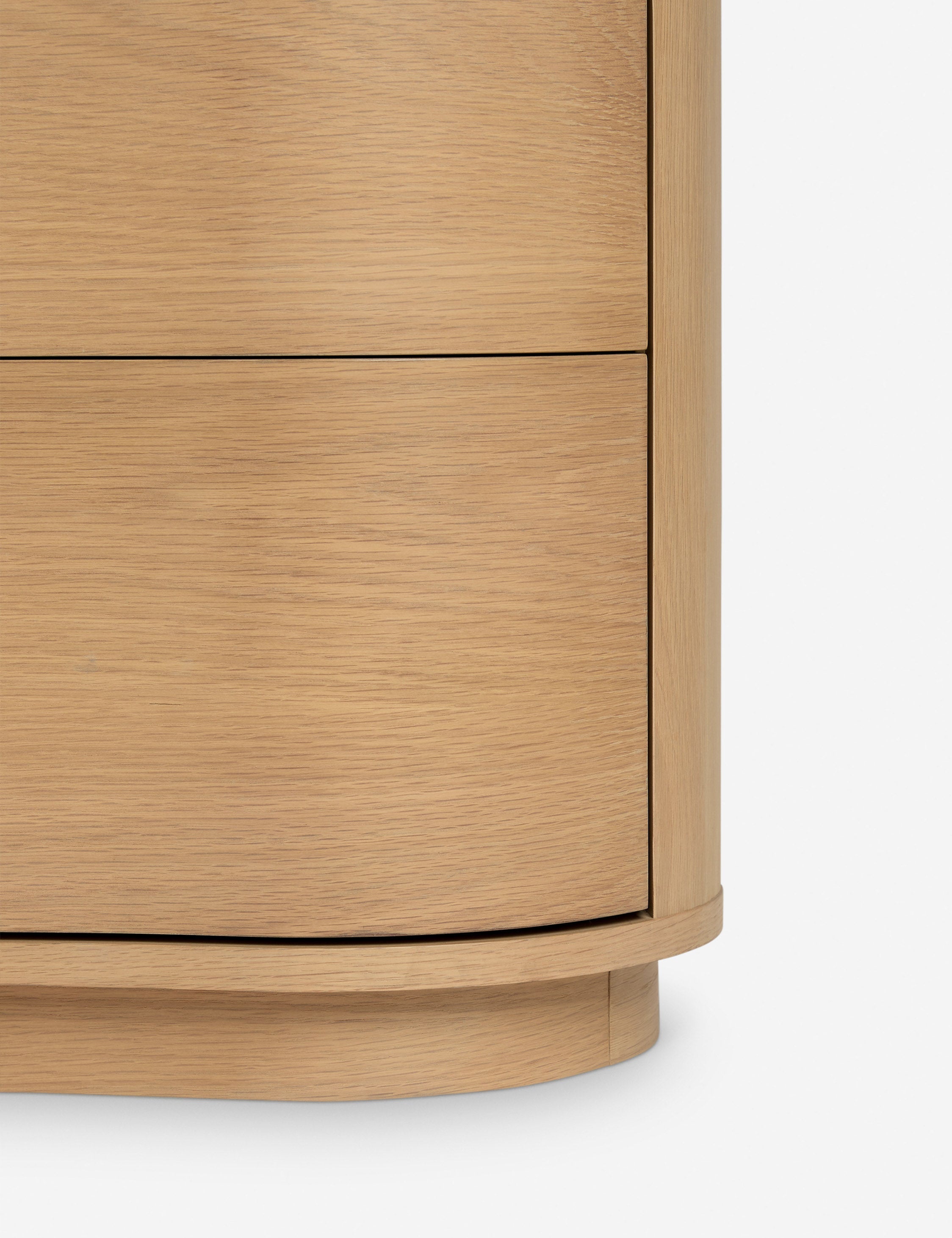 Dresser – Célébrée pour ses céramiques et ses designs audacieux, apporte son sens du raffinement et une touche d'espièglerie à une