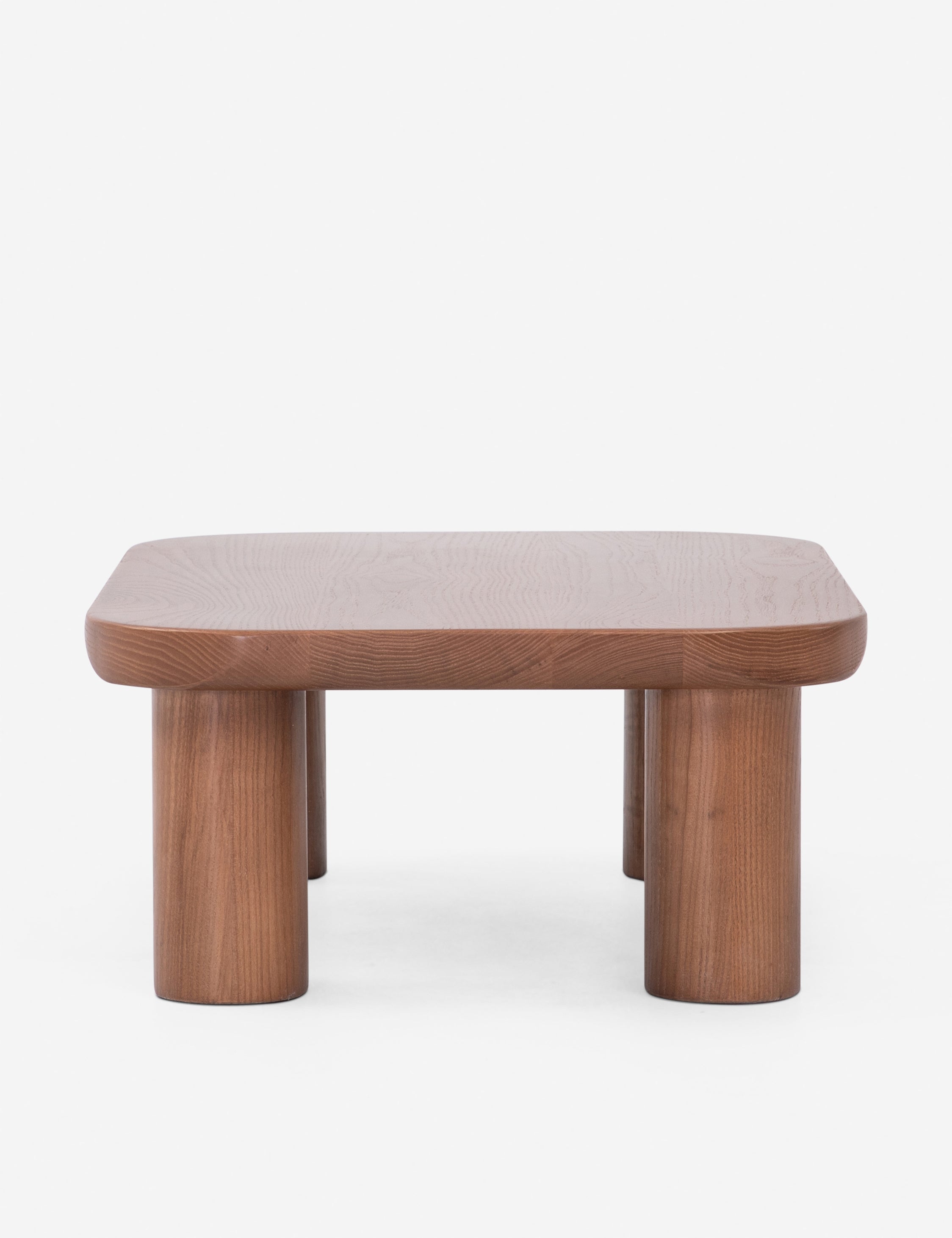 Table de chevet - Un studio de design de mobilier cherche à créer des espaces ouverts et naturels avec sa ligne de mobilier minimaliste