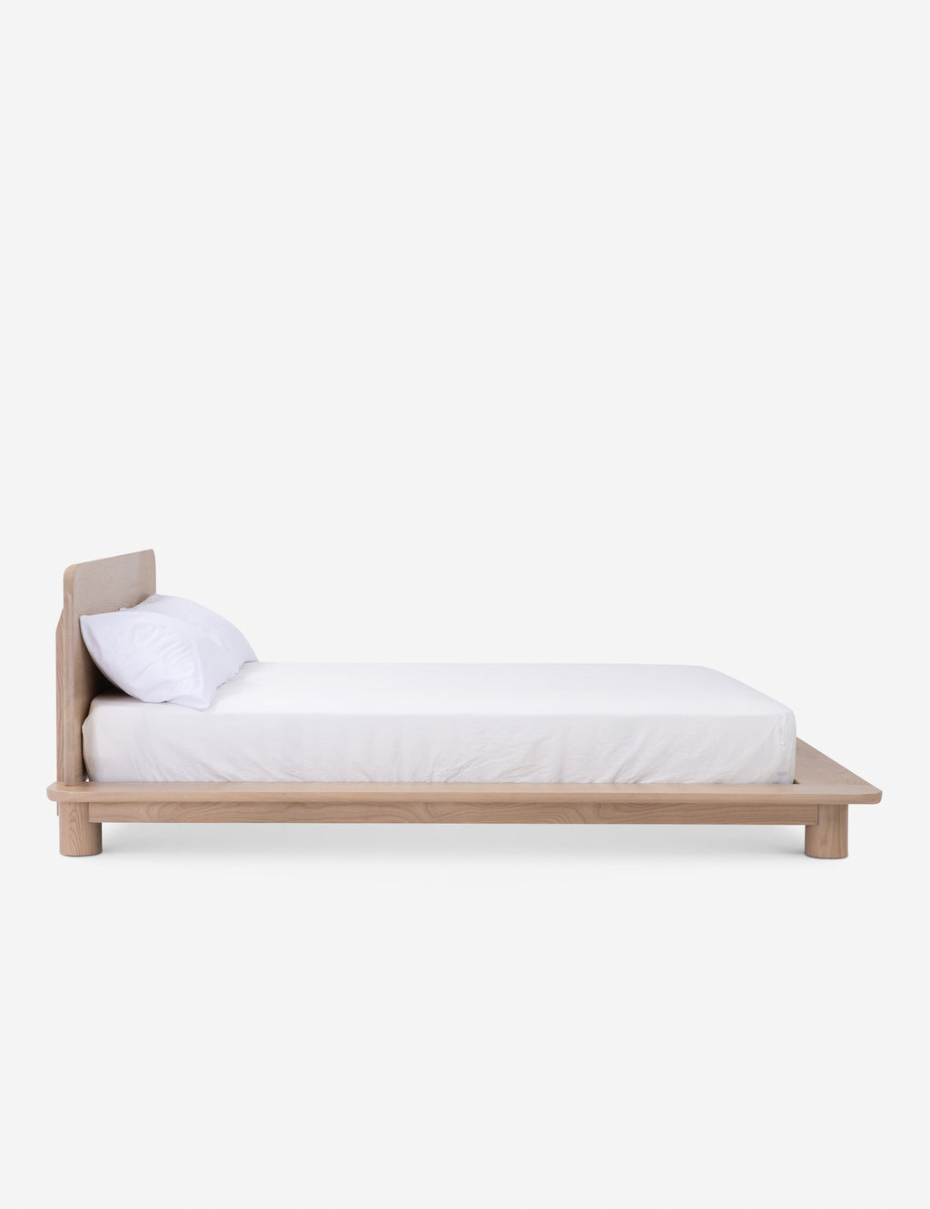Bed - Le studio de design de meubles cherche à créer des espaces ouverts et naturels avec sa ligne de mobilier minimaliste.