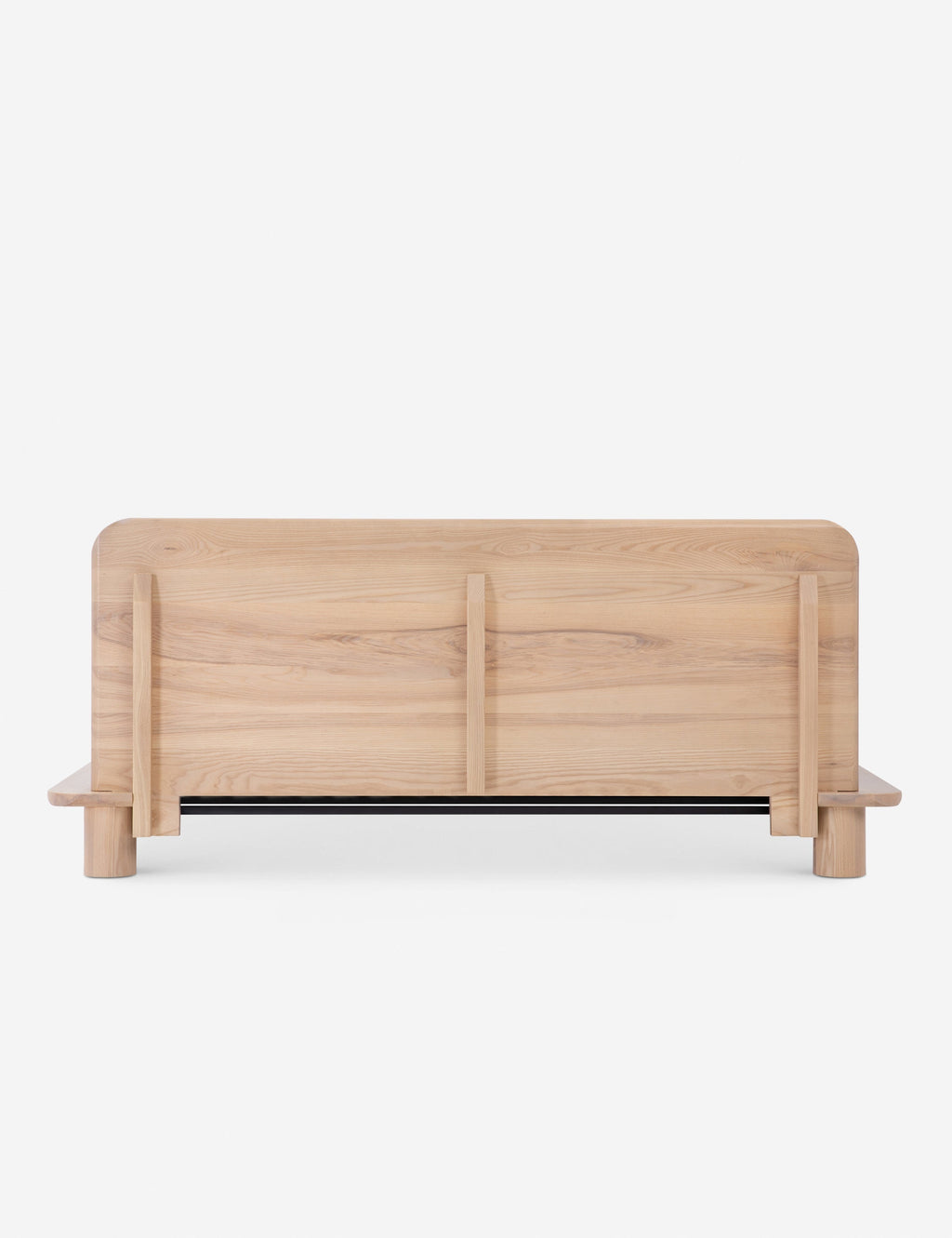 Bed - Le studio de design de meubles cherche à créer des espaces ouverts et naturels avec sa ligne de mobilier minimaliste.