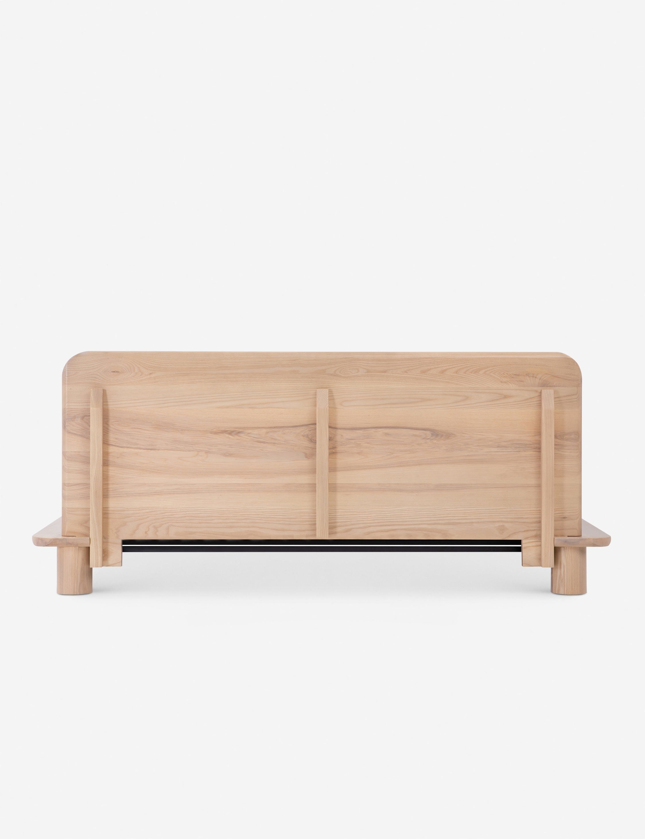 Bed - Le studio de design de meubles cherche à créer des espaces ouverts et naturels avec sa ligne de mobilier minimaliste.