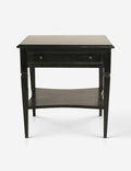 Table de chevet à tiroir – Ajoutez une touche de style rustique (et un peu d'espace de rangement supplémentaire) aux salons et aux chambres avec la table d'appoint