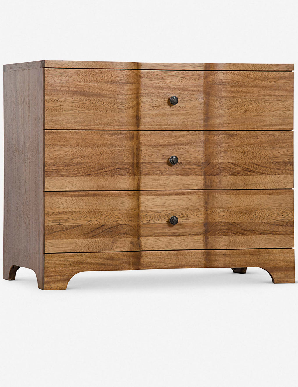 Commode - Une réinterprétation plus contemporaine d'un design de commode classique, ce meuble de rangement présente une courbe ondulée, ajoutant une dimension supplémentaire à son esthétique.