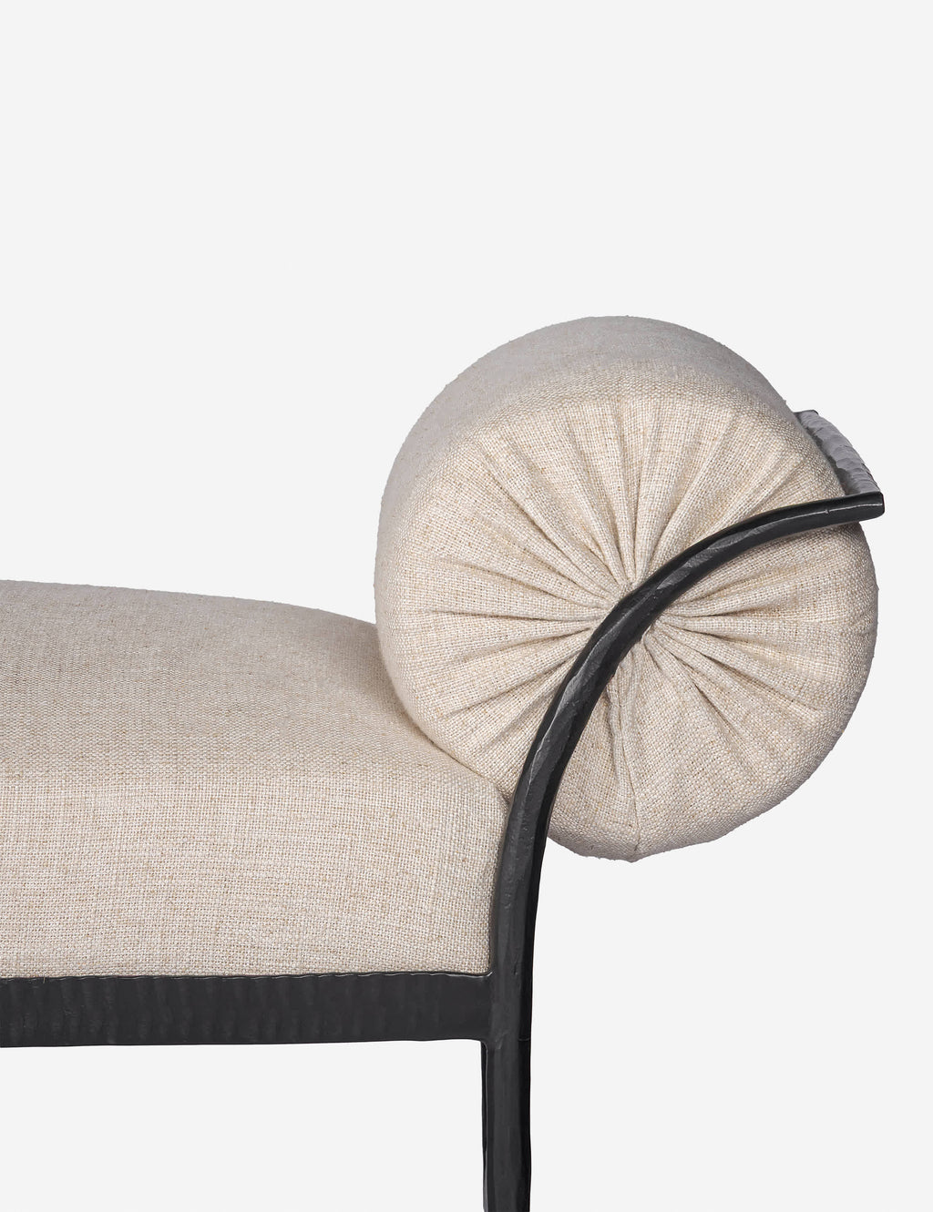 Bench - allie un design réfléchi à des matériaux durables, créant des pièces intentionnelles conçues pour s'intégrer harmonieusement à votre espace