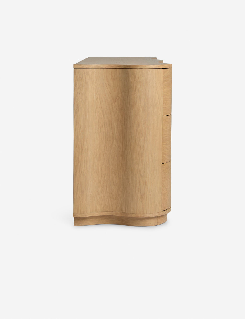 Dresser – Célébrée pour ses céramiques et ses designs audacieux, apporte son sens du raffinement et une touche d'espièglerie à une