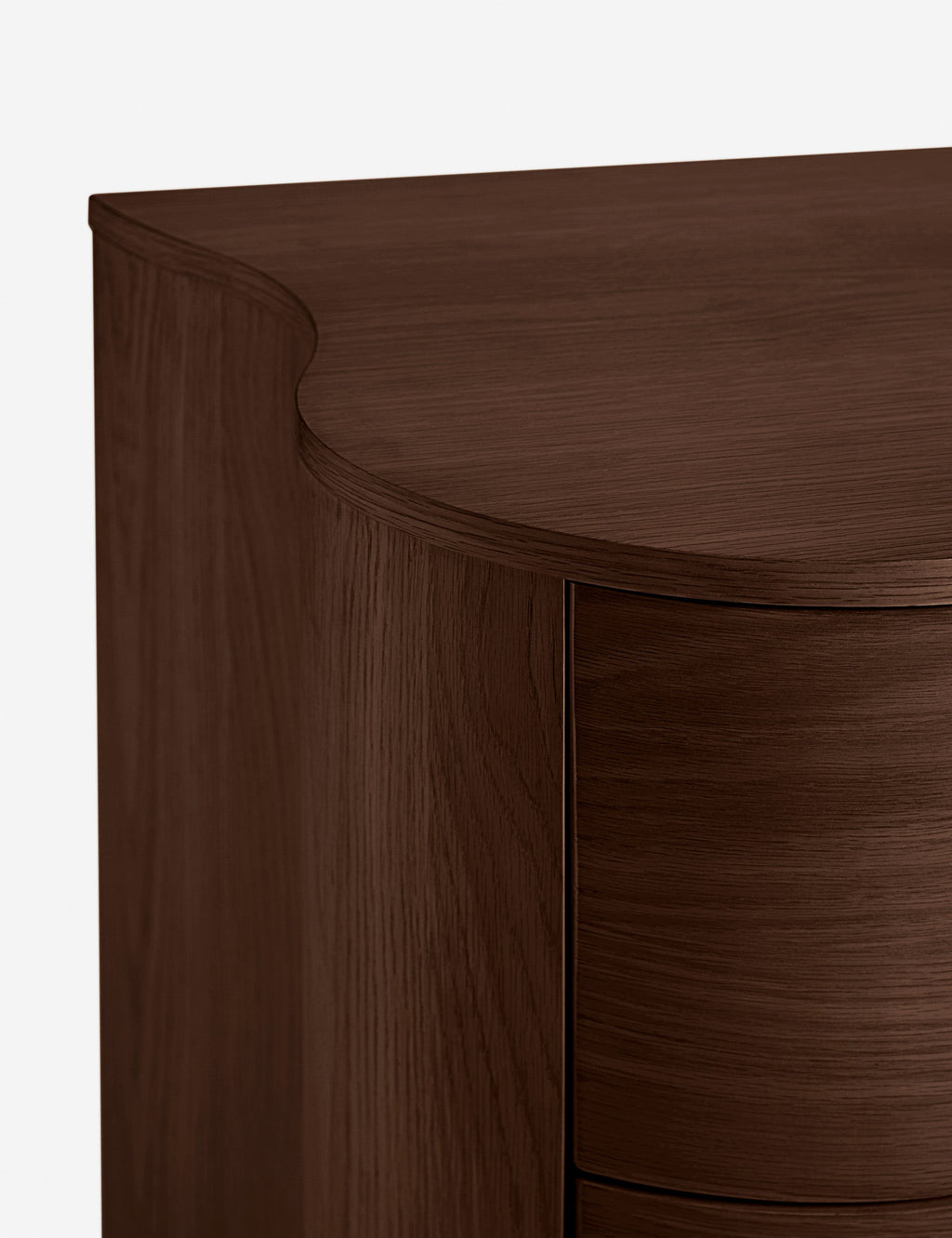 Dresser – Célébrée pour ses céramiques et ses designs audacieux, apporte son sens du raffinement et une touche d'espièglerie à une