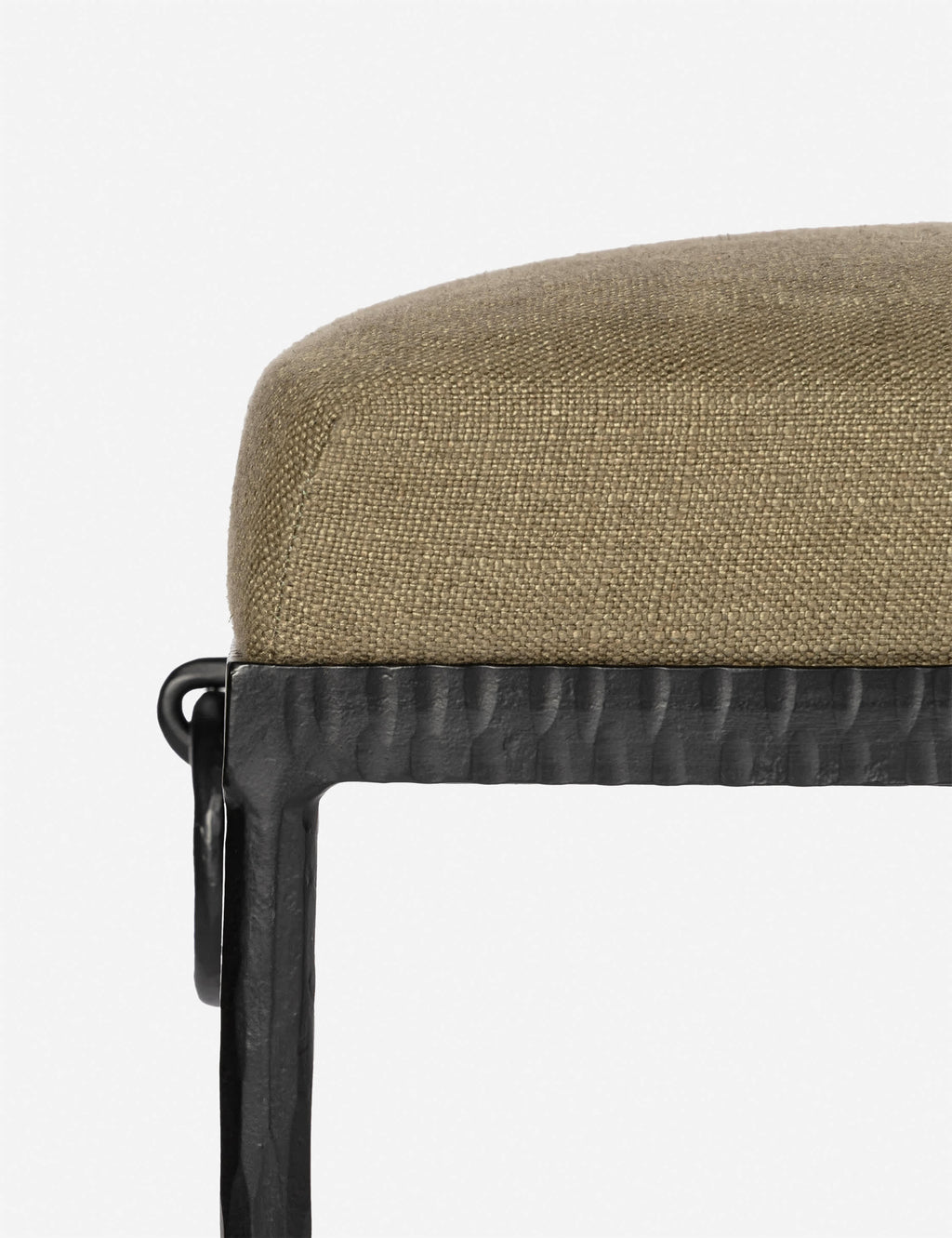 Banc - allie un design réfléchi à des matériaux durables, créant des pièces intentionnelles conçues pour embellir votre espace