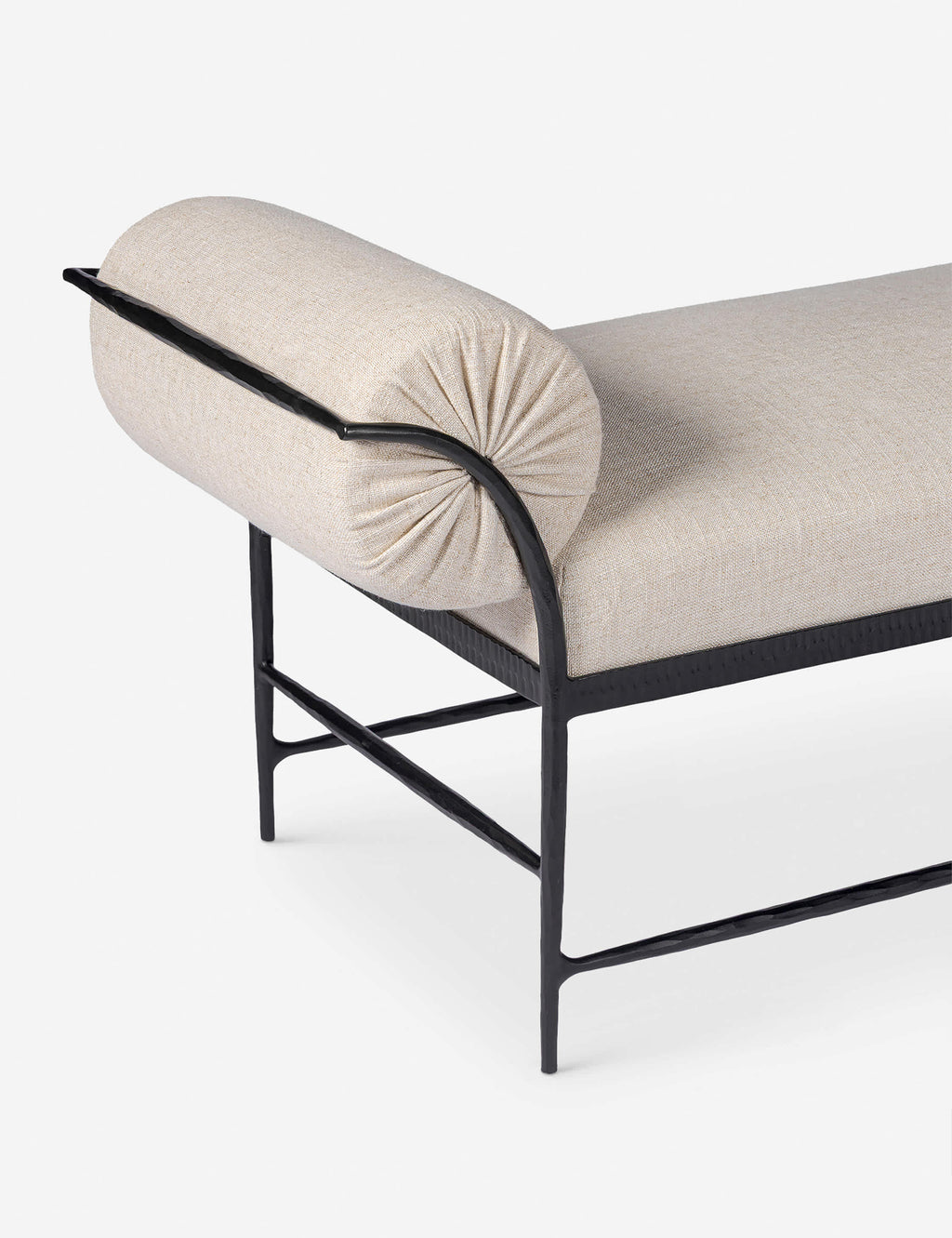 Bench - allie un design réfléchi à des matériaux durables, créant des pièces intentionnelles conçues pour s'intégrer harmonieusement à votre espace