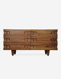 Commode - Des détails en fer et un bois brut confèrent à cette commode un aspect distinctif qui s'harmonise aussi bien avec les styles modernes que de transition.