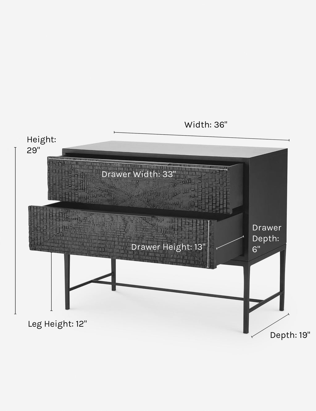 Commode - Meuble de transition aux détails inattendus, cette commode à deux tiroirs est fabriquée en bois finition noir mat, avec des motifs complexes