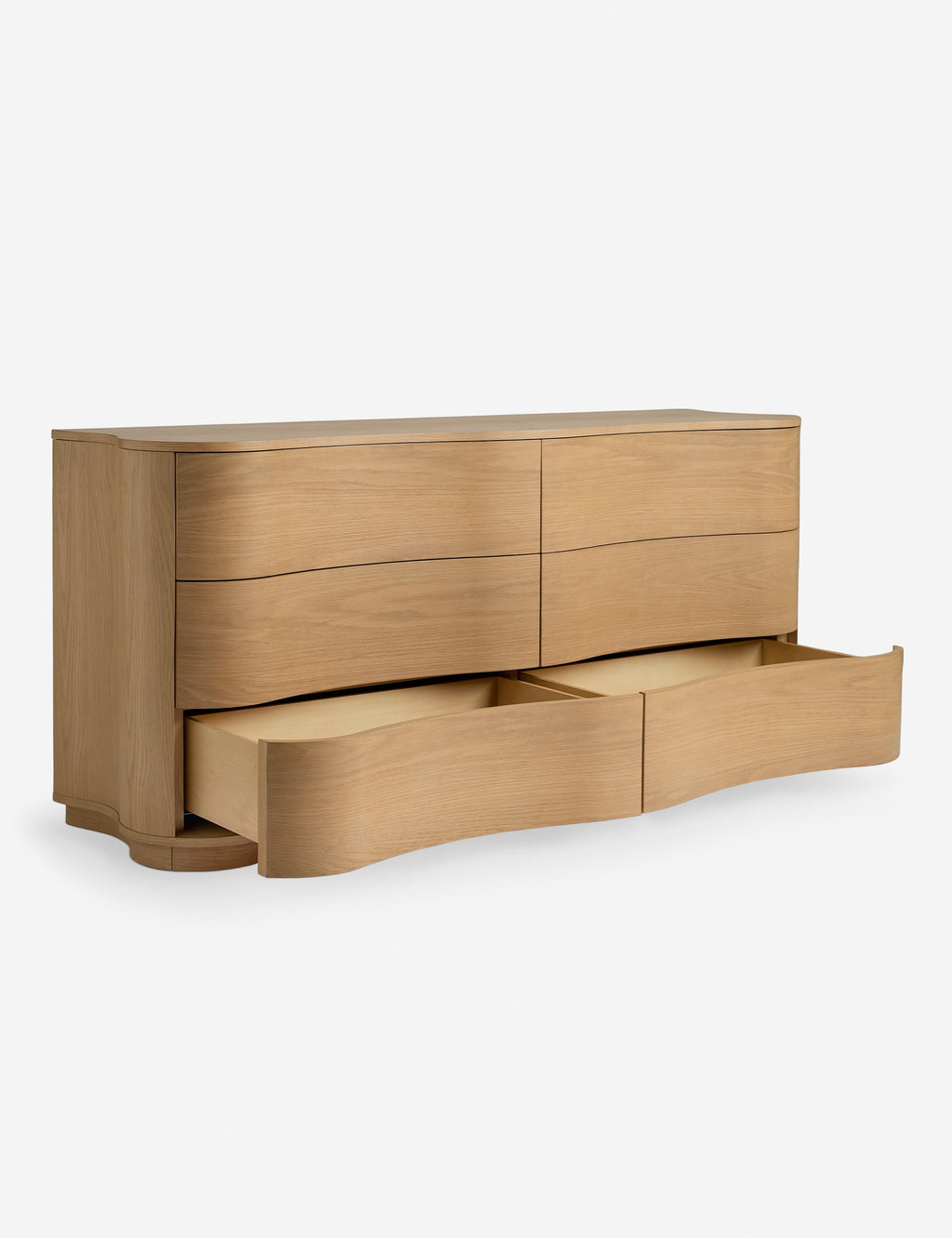 Dresser – Célébrée pour ses céramiques et ses designs audacieux, apporte son sens du raffinement et une touche d'espièglerie à une