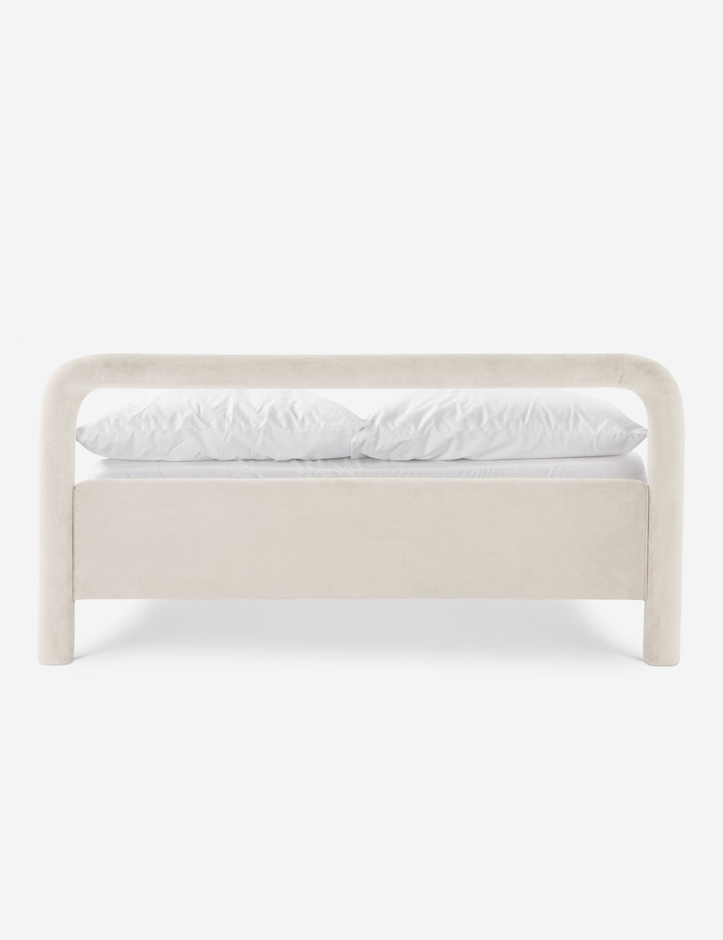 Lit plateforme - Un studio de design de mobilier cherche à créer des espaces ouverts et naturels avec sa ligne de mobilier minimaliste.