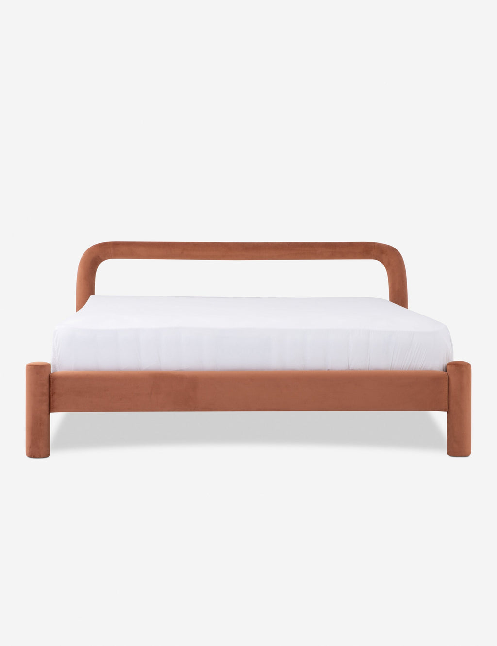 Lit plateforme - Un studio de design de mobilier cherche à créer des espaces ouverts et naturels avec sa ligne de mobilier minimaliste.