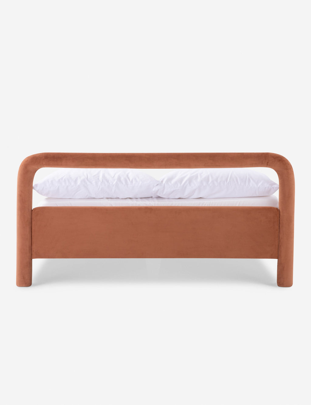 Lit plateforme - Un studio de design de mobilier cherche à créer des espaces ouverts et naturels avec sa ligne de mobilier minimaliste.
