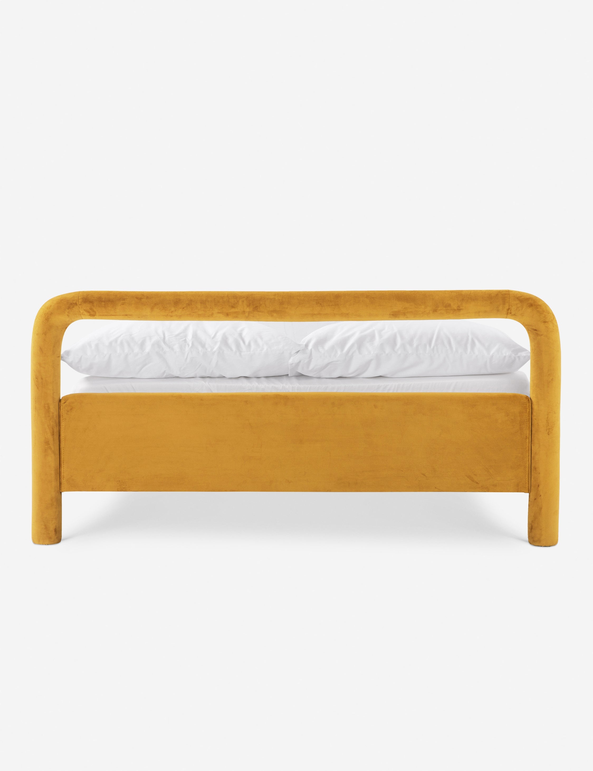 Lit plateforme - Un studio de design de mobilier cherche à créer des espaces ouverts et naturels avec sa ligne de mobilier minimaliste.