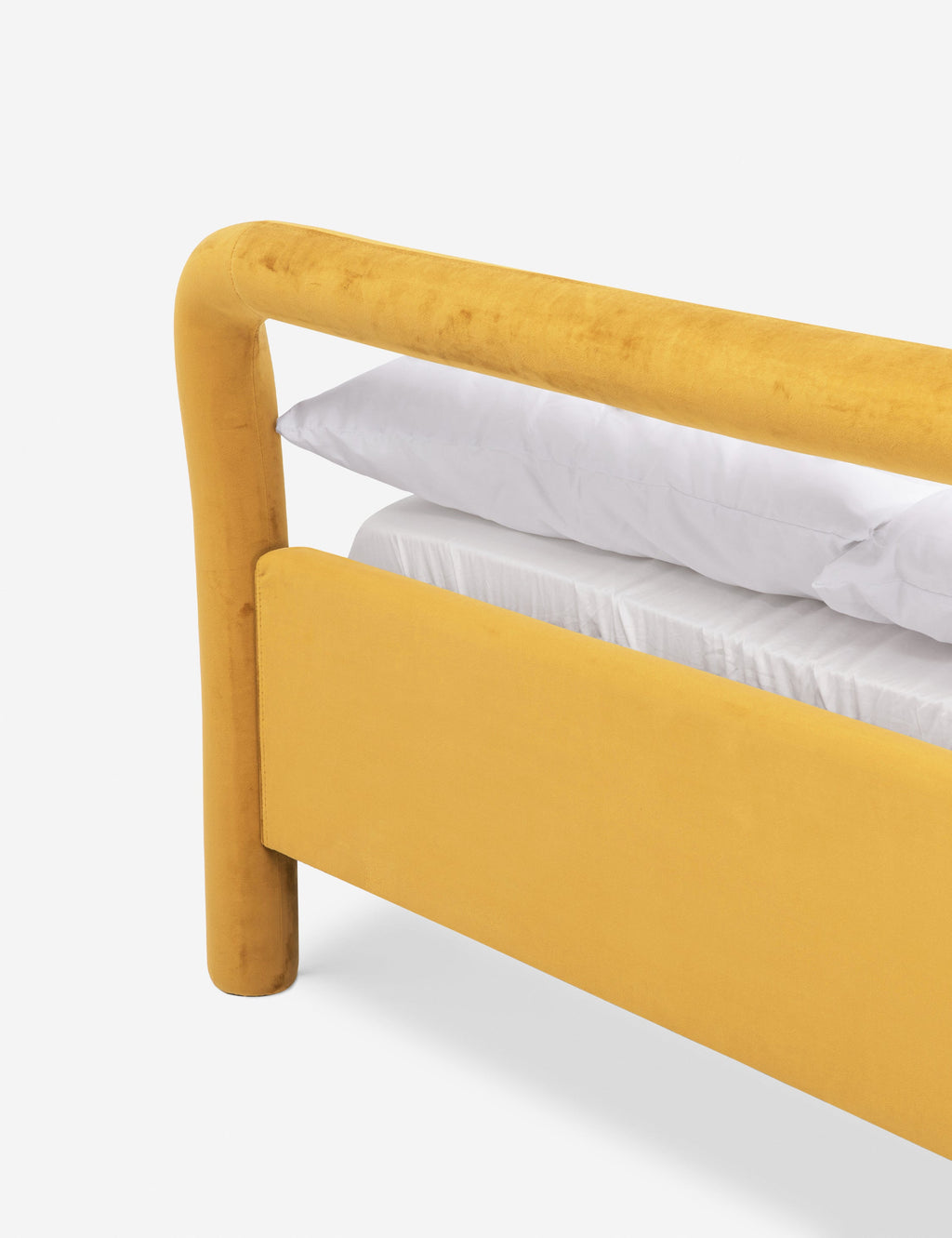 Lit plateforme - Un studio de design de mobilier cherche à créer des espaces ouverts et naturels avec sa ligne de mobilier minimaliste.