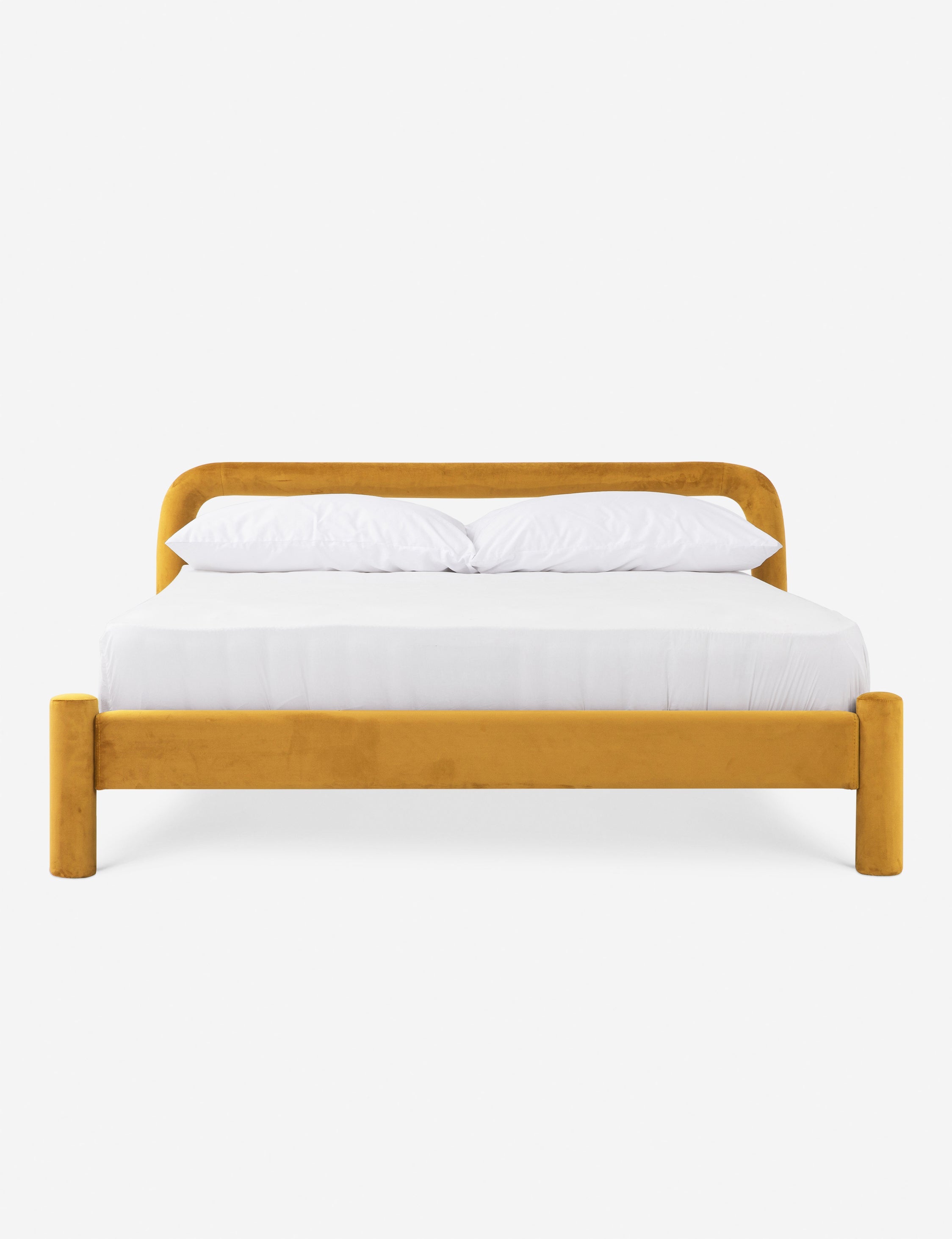Lit plateforme - Un studio de design de mobilier cherche à créer des espaces ouverts et naturels avec sa ligne de mobilier minimaliste.