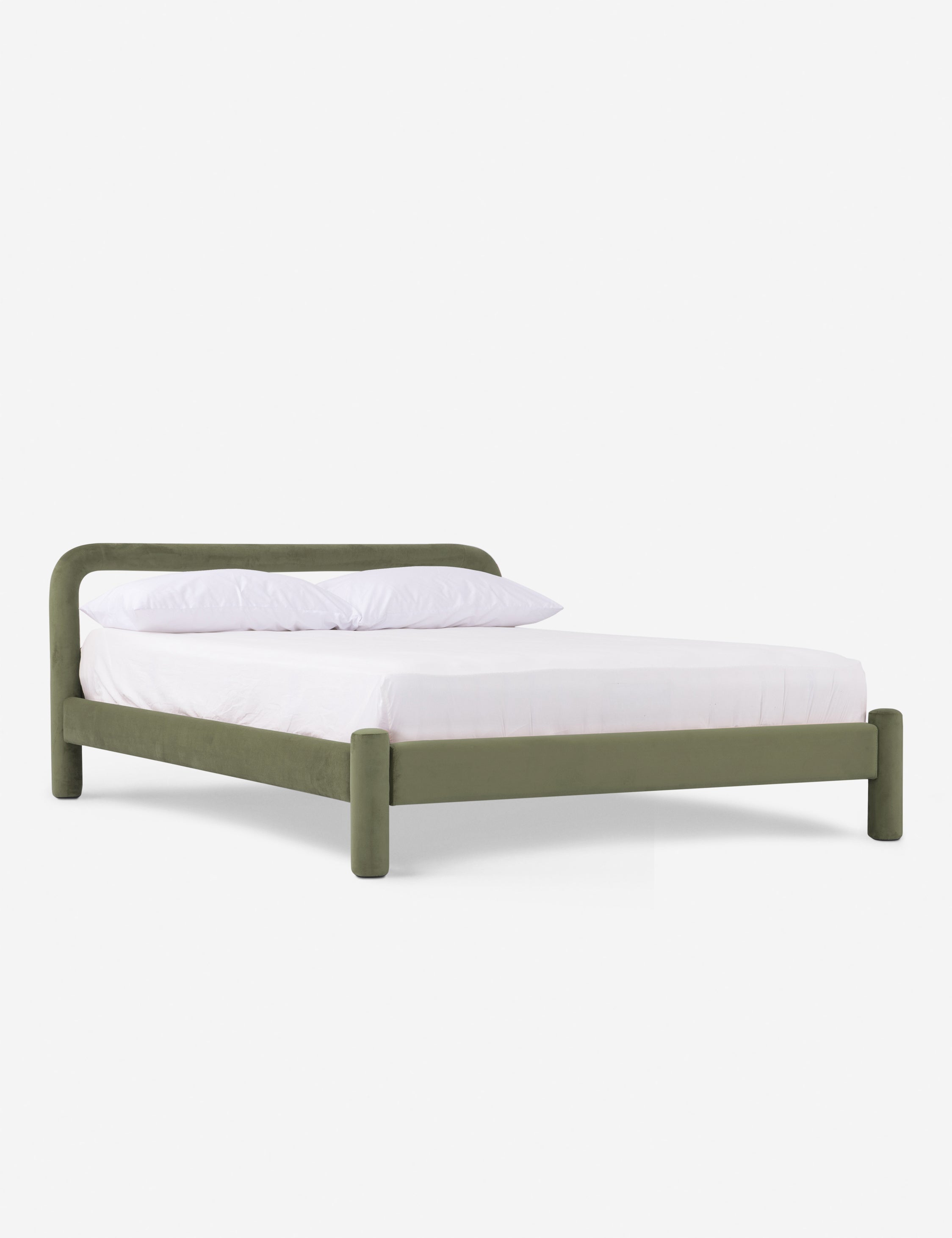 Lit plateforme - Un studio de design de mobilier cherche à créer des espaces ouverts et naturels avec sa ligne de mobilier minimaliste.