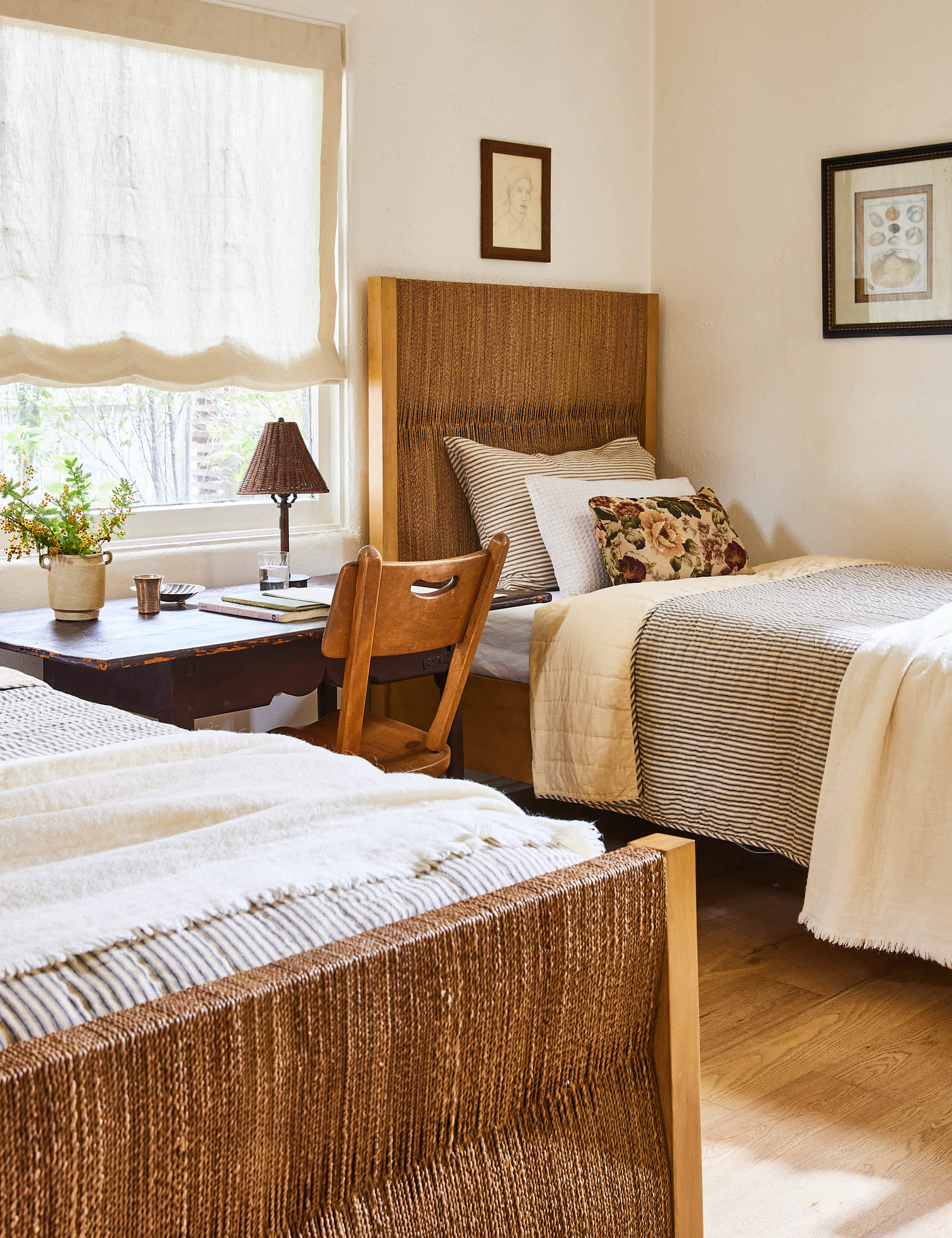 Lit plateforme - Apportez une chaleur côtière à l'agencement de votre chambre avec le lit plateforme